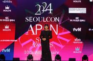 Jung Young-joo arrives at the 2024 SEOULCon APAN Star Awards on December 28, 2024 at Dongdaemun Design Plaza in Seoul, South Korea | Image via: Getty